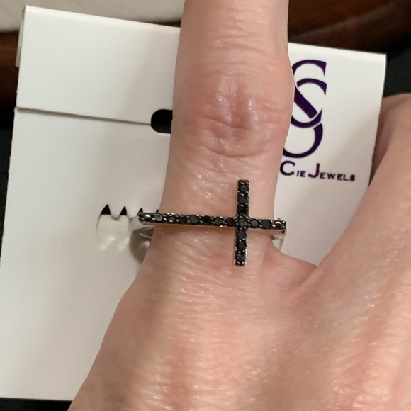 NWT Savvy Cie Black Diamond Cross Ring Size 7 - Picture 5 of 5